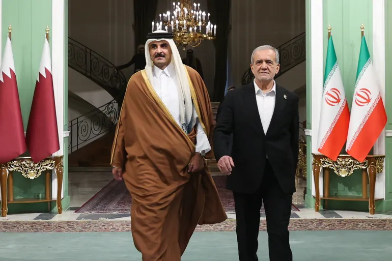 أمير قطر يتلقى رسالة من الرئيس الإيراني