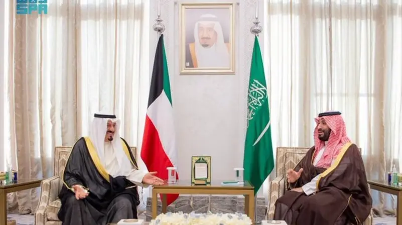 ولي العهد السعودي ورئيس مجلس الوزراء الكويتي يبحثان التعاون الثنائي