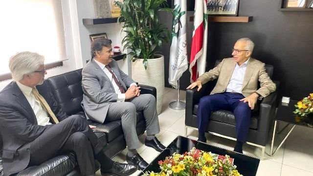 وزير الاقتصاد والتجارة يلتقي وفداً من “مؤسسة التمويل الدولية”