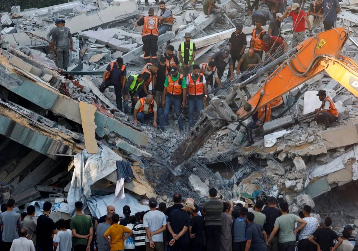 ثمانية قتلى وأكثر من 60 مفقوداً بانهيار مبنى في مدينة غزة