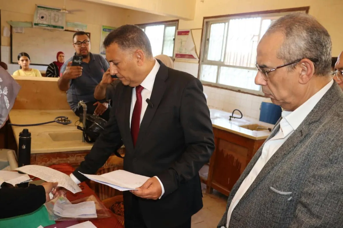 محافظ مصري في مرمى الانتقادات بعد توبيخه مديرة مدرسة
