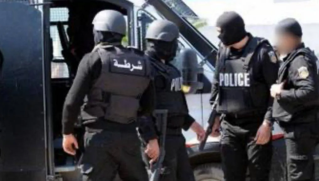 محكمة تونسية تؤيد أحكاماً بالسجن لفترات طويلة بحق معارضين