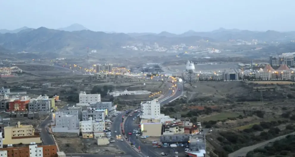 الدفاع المدني السعودي يعلن زوال الخطر بعد إنذار في أبها وخميس مشيط