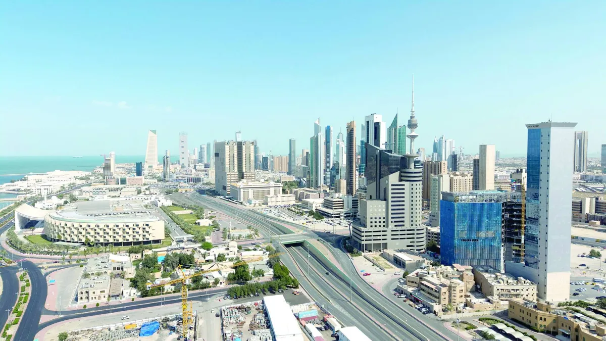 الدفاعات الكويتية تتصدى لهجمات إيرانية بالصواريخ والمسيرات