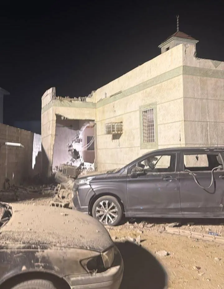 الحوثي ينتهك القانون الدولي باستهداف دور العبادة