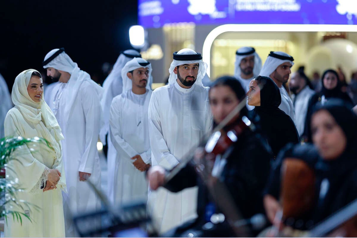الشيخ أحمد بن محمد يؤكد أهمية تطوير منظومة إعلام عربية قادرة على مواكبة التحولات العالمية خلال جولة بمقر قمة الإعلام العربي 2026