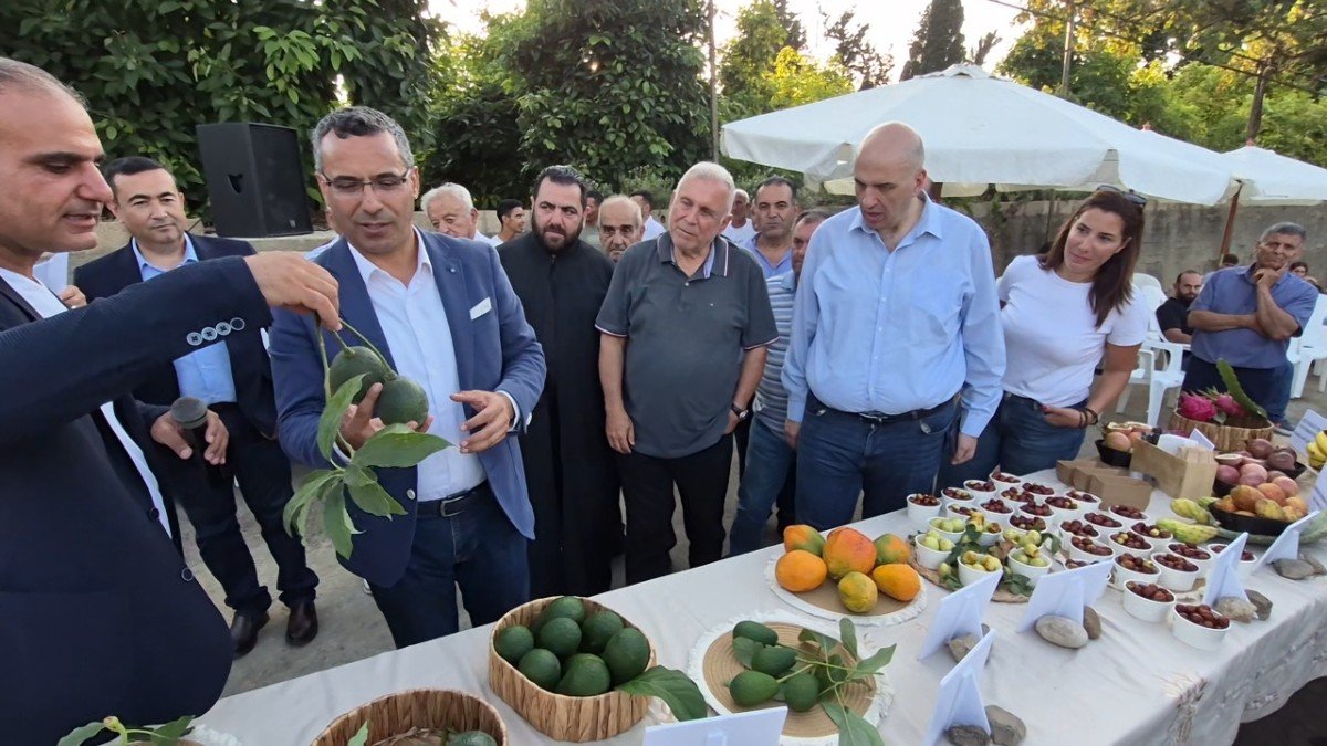 وزير الزراعة زار “بستان السهل” في الرميلة مشيدا بإنتاجه وتنوّعه