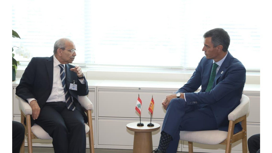 رئيس الحكومة عرض ونظيره الإسباني مستقبل الوجود الدولي في الجنوب بعد انتهاء مهمة “اليونيفيل”