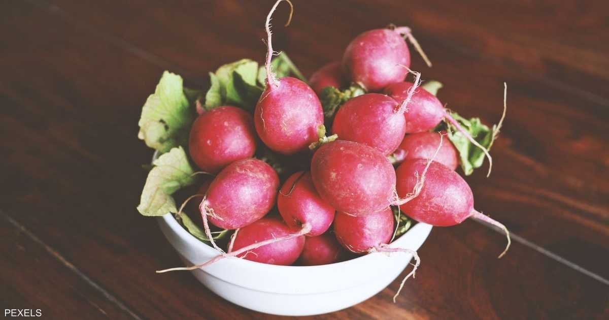 تناول الفجل قبل الطعام.. هل يهيئ الجهاز الهضمي للوجبة؟