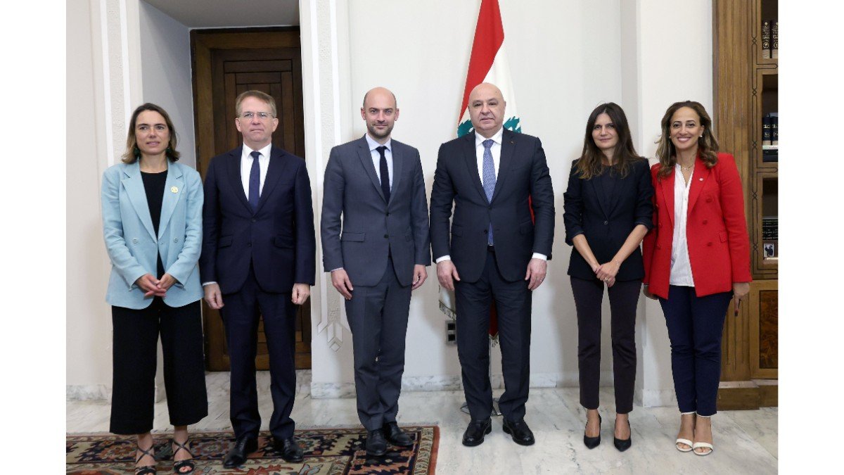 الرئيس عون أكد لوفد فرنسي أن الجيش ينفذ قرارات السلطة السياسية بمنع المظاهر المسلحة ومصادرة الأسلحة والوزير بارو: فرنسا تقف بجانب لبنان ومستعدة لمنع الفراغ الأمني بعد اليونيفيل
