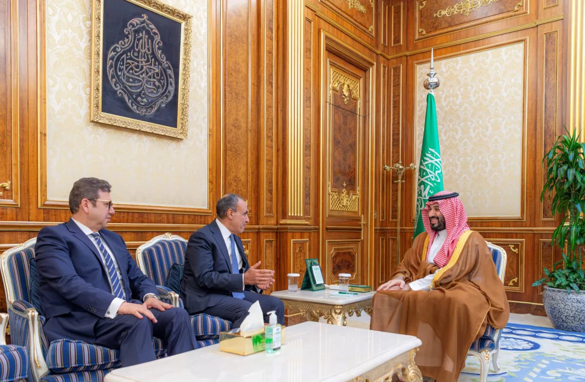 ولي العهد يتسلَّم رسالة لخادم الحرمين من الرئيس المصري