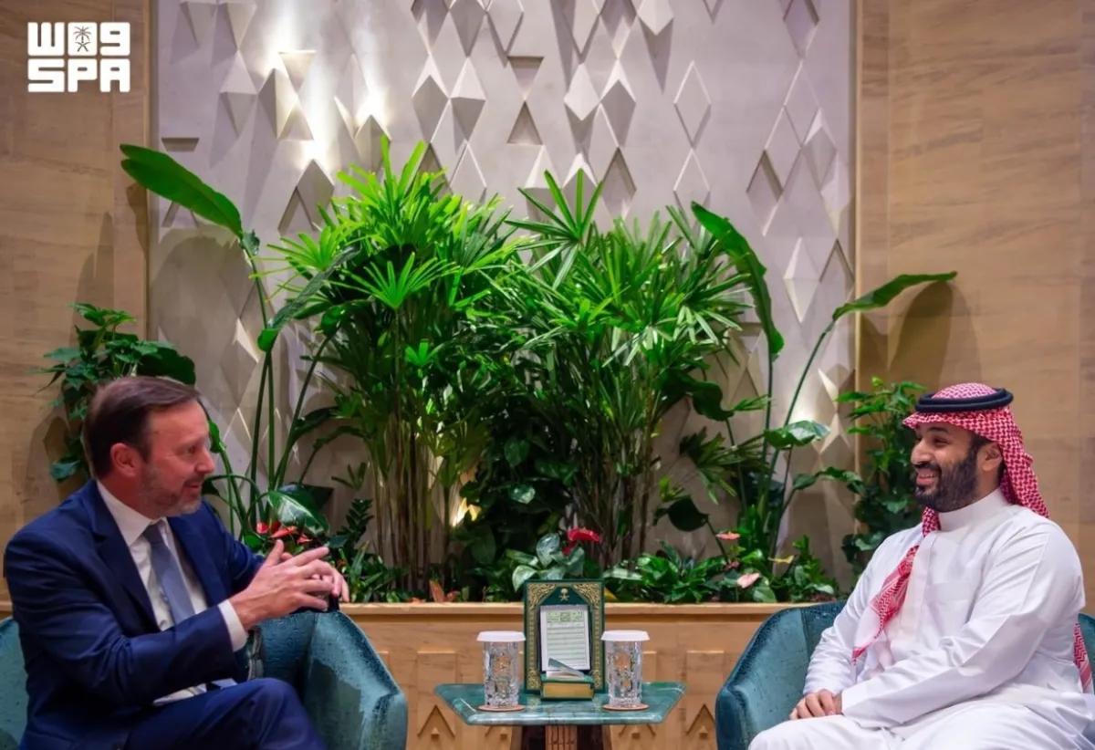ولي العهد السعودي يبحث مع السيناتور الأميركي كريس مورفي تطورات المنطقة