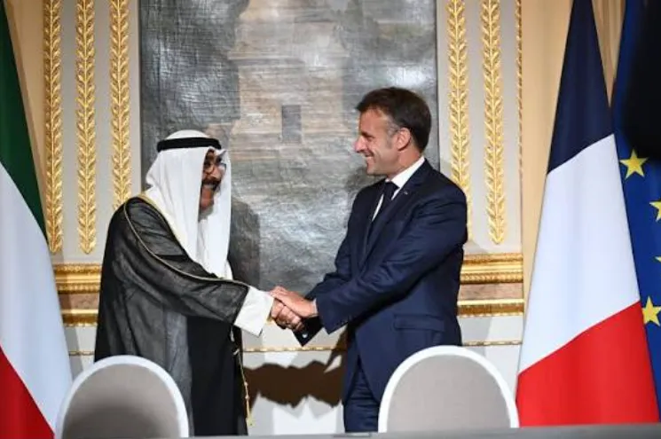 ماكرون يبدأ جولة خليجية من الكويت لبحث أمن الطاقة والتعاون الدفاعي