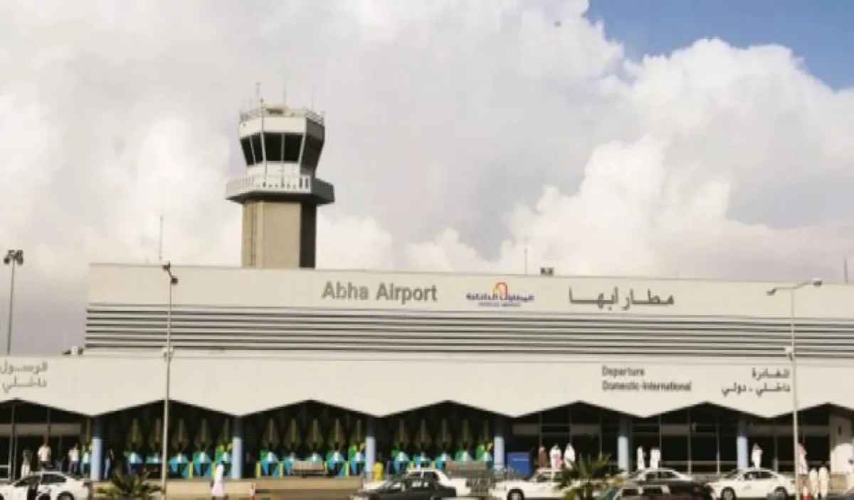 السعودية: وفاة 3 وإصابة 36 باعتداءين على مطارَي أبها والرياض