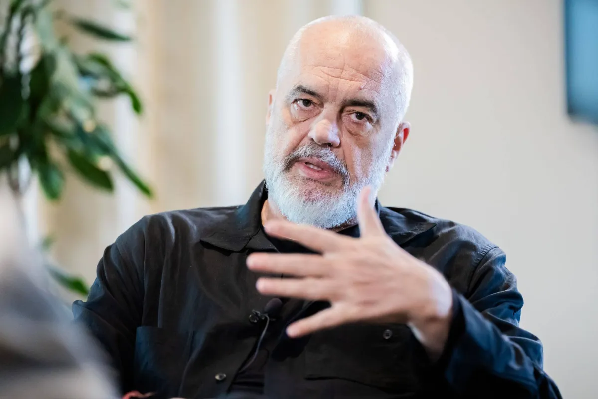 رئيس وزراء ألبانيا يتهم «أياديَ خفية» بالوقوف خلف أعمال العنف