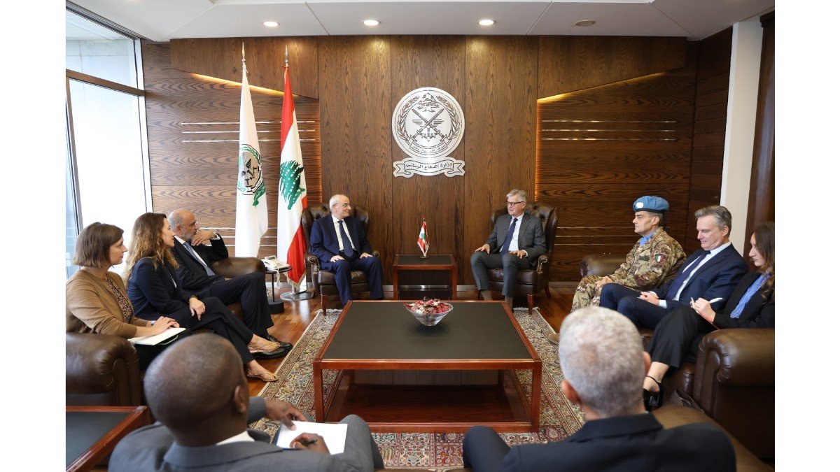 وزير الدفاع عرض مع لاكروا الحلول المطروحة لمرحلة ما بعد انتهاء مهمة “اليونيفيل” واستقبل مجدلاني: أهمية تجنّب أي فراغ في الجنوب