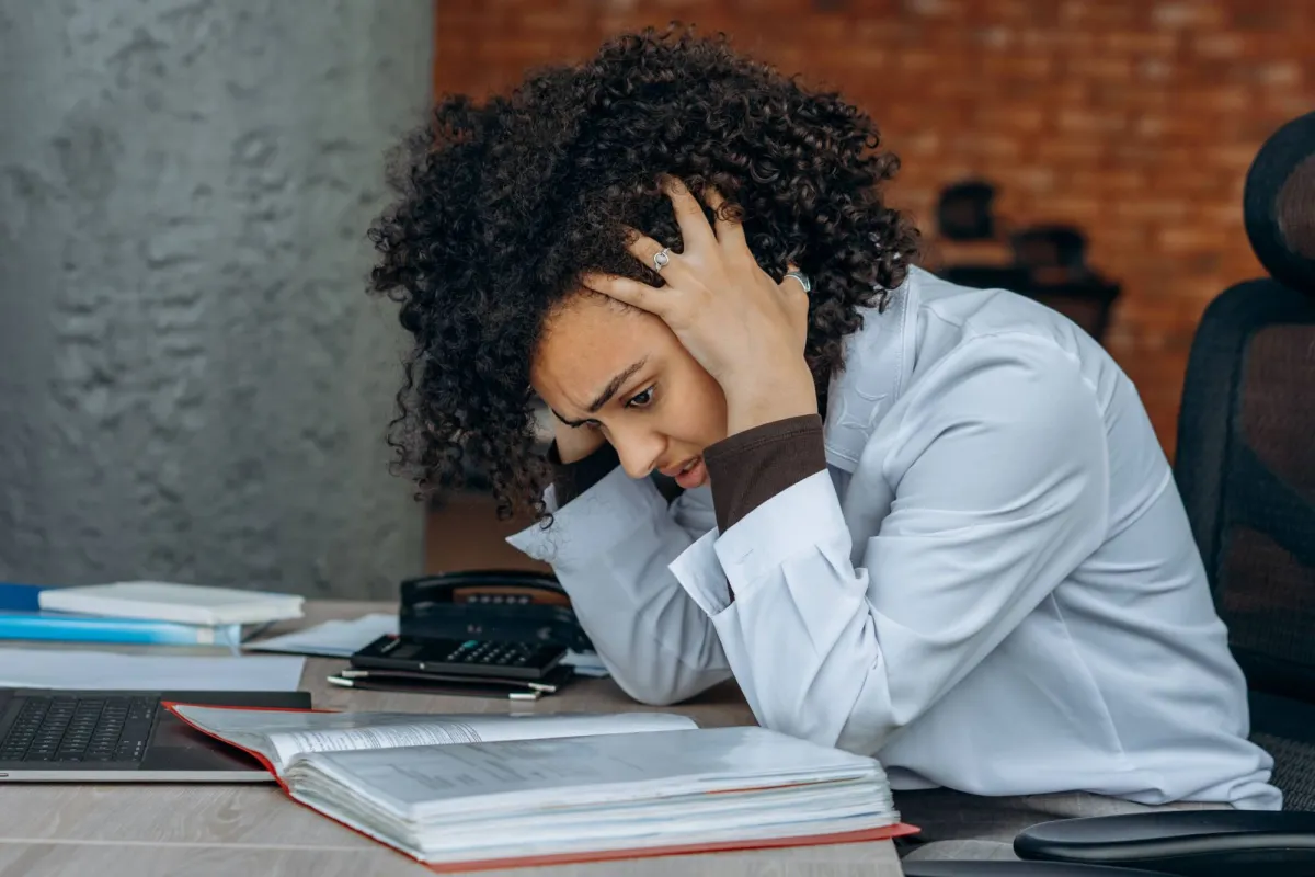 عقلك يطلب الراحة… 9 علامات تكشف إصابتك بالإرهاق الذهني