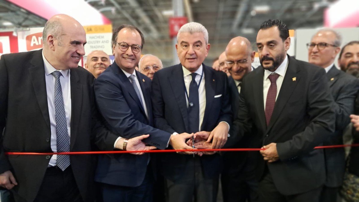 عيسى الخوري افتتح الجناح اللبناني في معرض “سيال” الدولي في باريس: صناعاتنا الغذائية فنّ وذوق وابداع
ومنتشرة في مختلف الأسواق العالمية