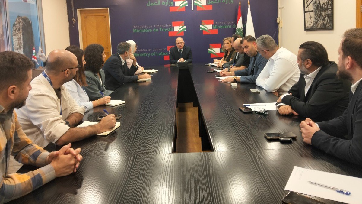 وزير العمل بحث مع وفد من نقابة اطباء الاسنان تغطية علاج الأسنان للأطفال ومع سفير غانا في تنظيم العمالة الأجنبية