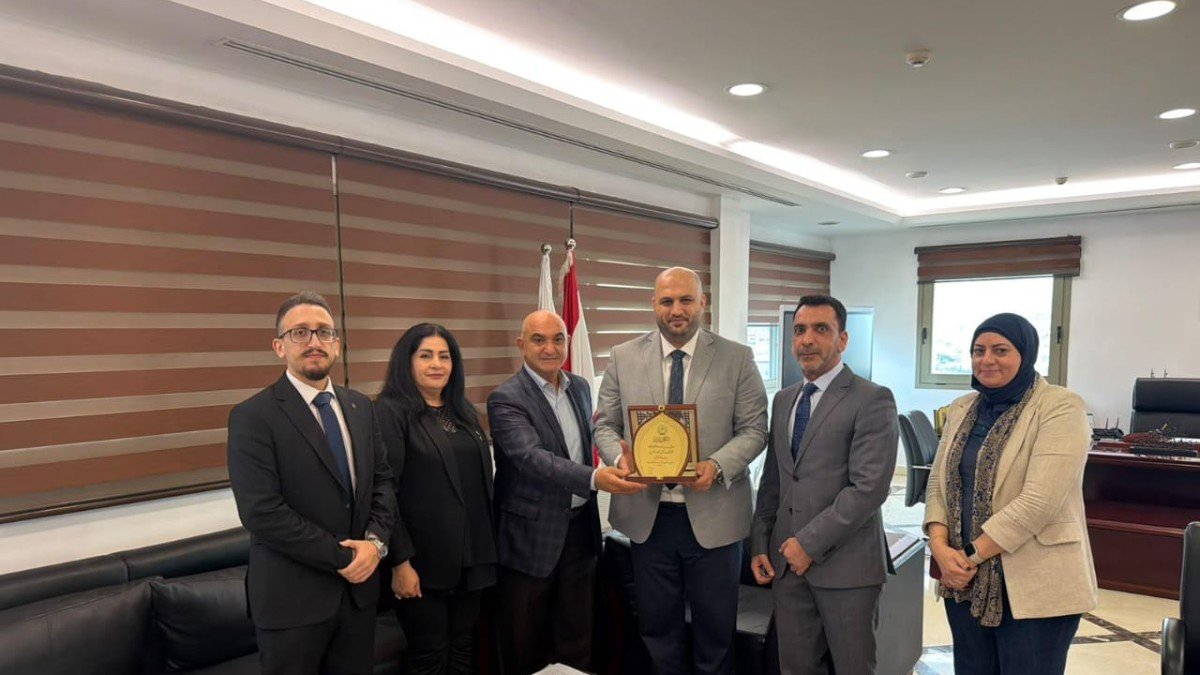 “المجلس الإنمائي العربي للمرأة” كرّم ناصر الدين تقديرًا لمسيرته الطبية والوطنية ومنحه درع “بصمة قائد”