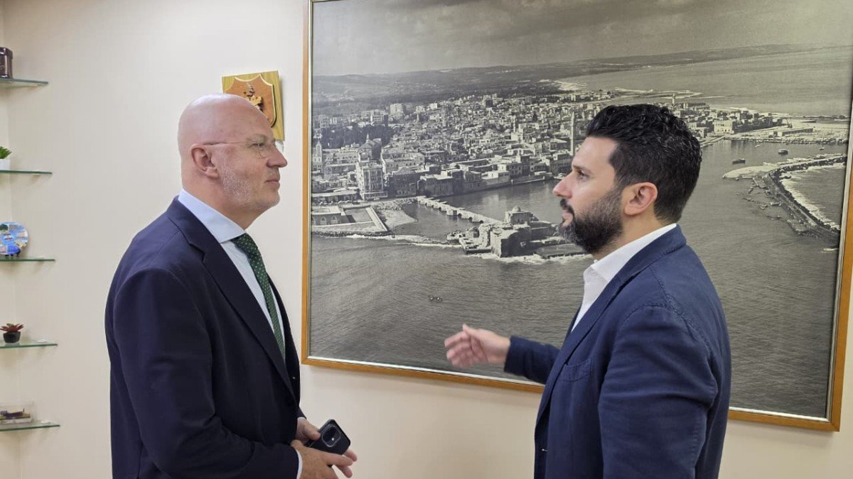 عكرة عرض مع القنصل الفرنسي واقع مدينة صيدا والتحضيرات ل “صيدا عاصمة متوسطية للثقافة والحوار 2027”
