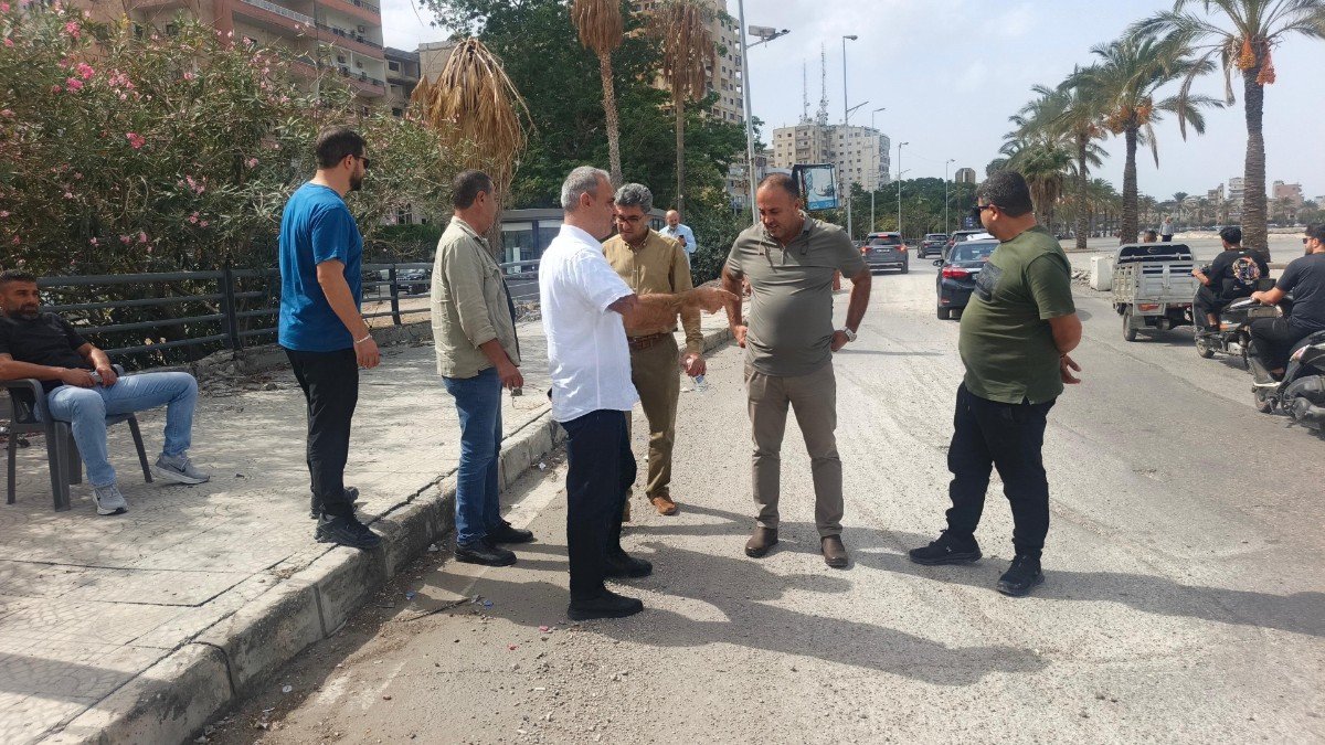 بلدية صور تعاين طريق شارع السينغال المتضرر جراء العدوان الإسرائيلي تمهيداً لإعادة تأهيله