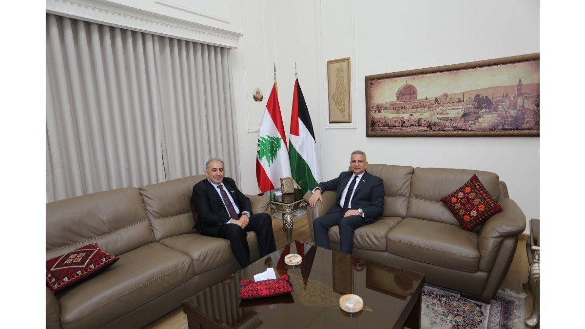 لقاء بين السفيرين الفلسطيني والعراقي أكد تعزيز التنسيق والتواصل