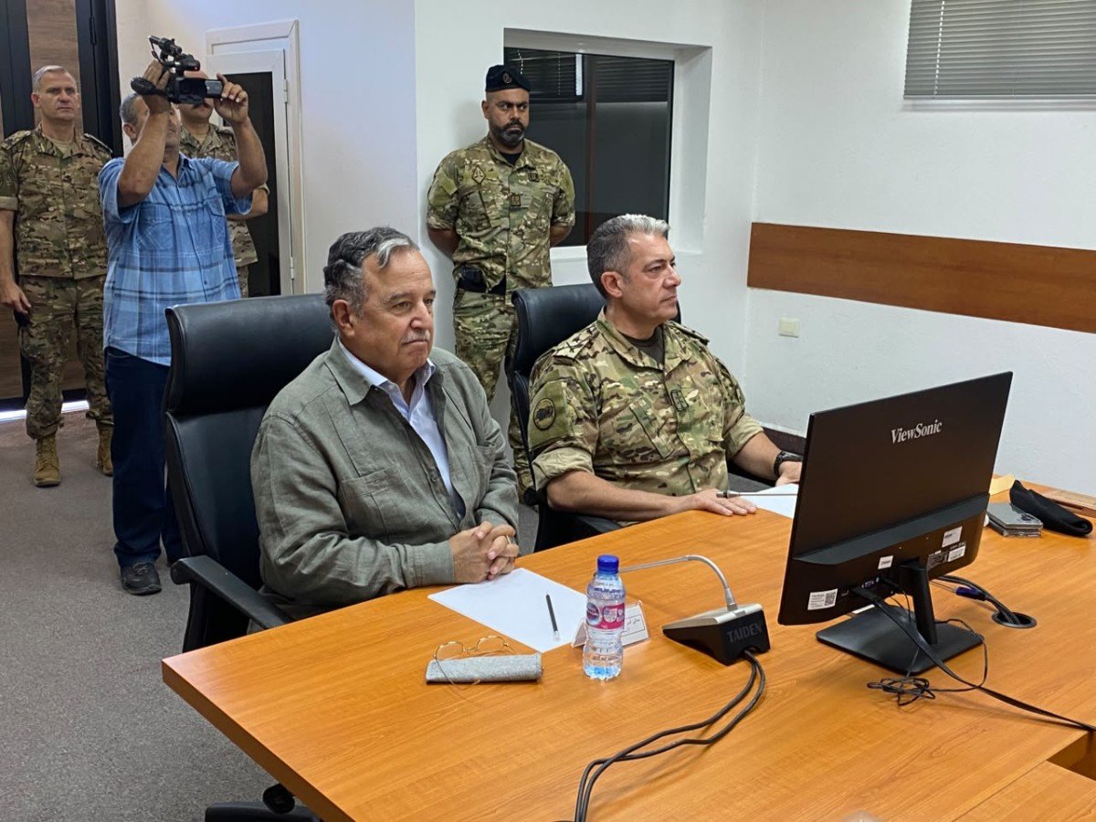 فهمي يلتقي كبار الضباط في الجيش  في ثكنة بنوا في صور