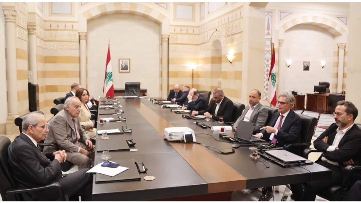 رئيس الحكومة ترأس اجتماعا بحث في تحضيرات بدء العمل في مطار القليعات وناقش مع لجنة المكلفة متابعة ملف “سوليدير”طلب تمديد مدّة الشركة