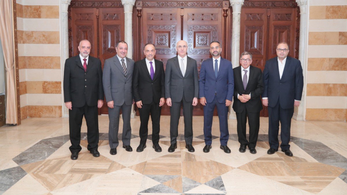 الحجارعرض مع مجلس إدارة الصندوق التعاوني للمختارين شؤون الصندوق ومطالب المختارين وتعويضات نهاية الخدمة