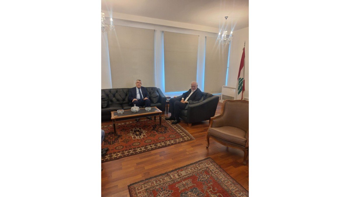 الوزير نصار بحث مع السفير الجزائري في تعزيز التعاون القضائي والقانوني